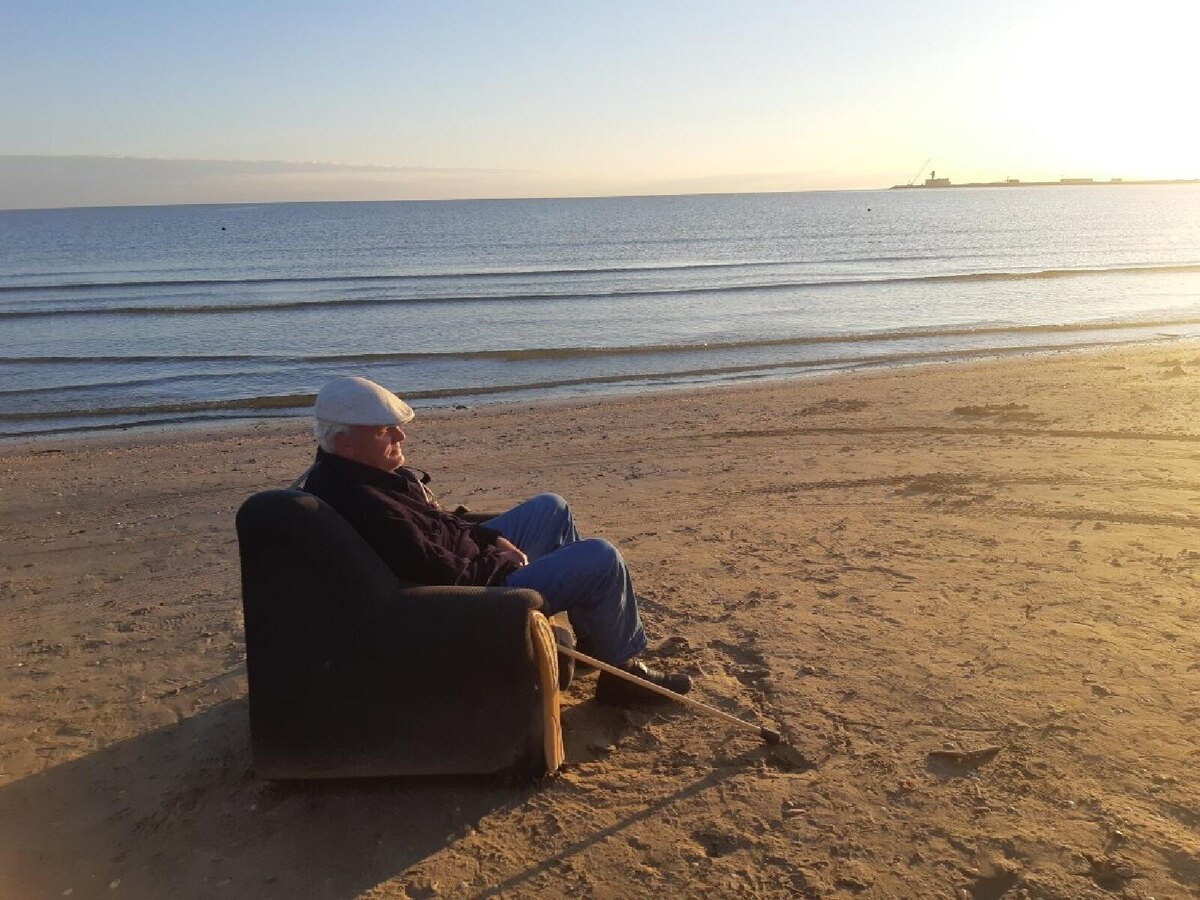 Встречаем рассвет на фоне 8 цеха. Каспийск