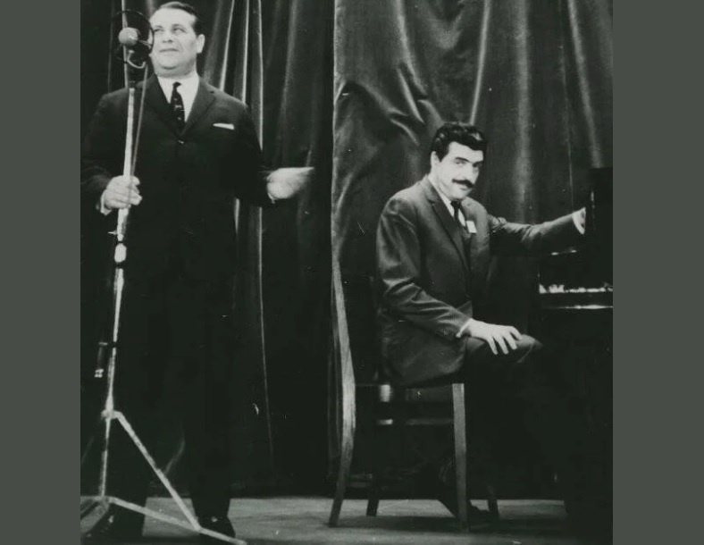 Певец М.Бернес и композитор Я.Френкель на сцене /из доступного фонда Яндекс.Картинки/