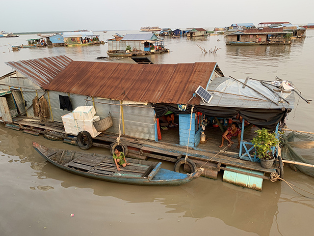    Так выглядит жилой дом на озере Тонлесап
