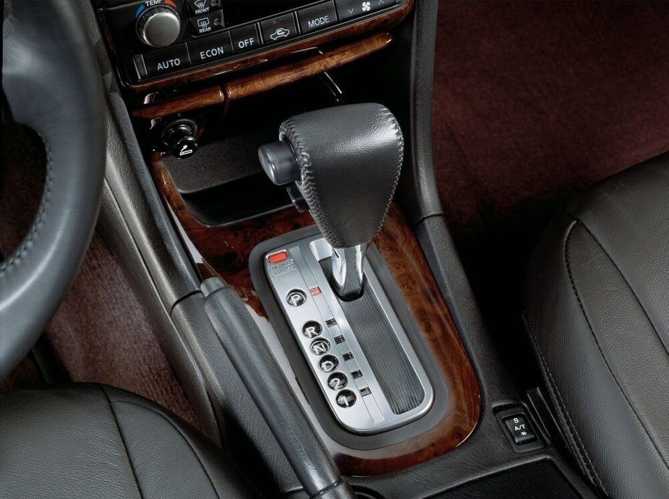 Кнопка Hold на автоматической коробке передач — полезный, но не всегда понятный инструмент.