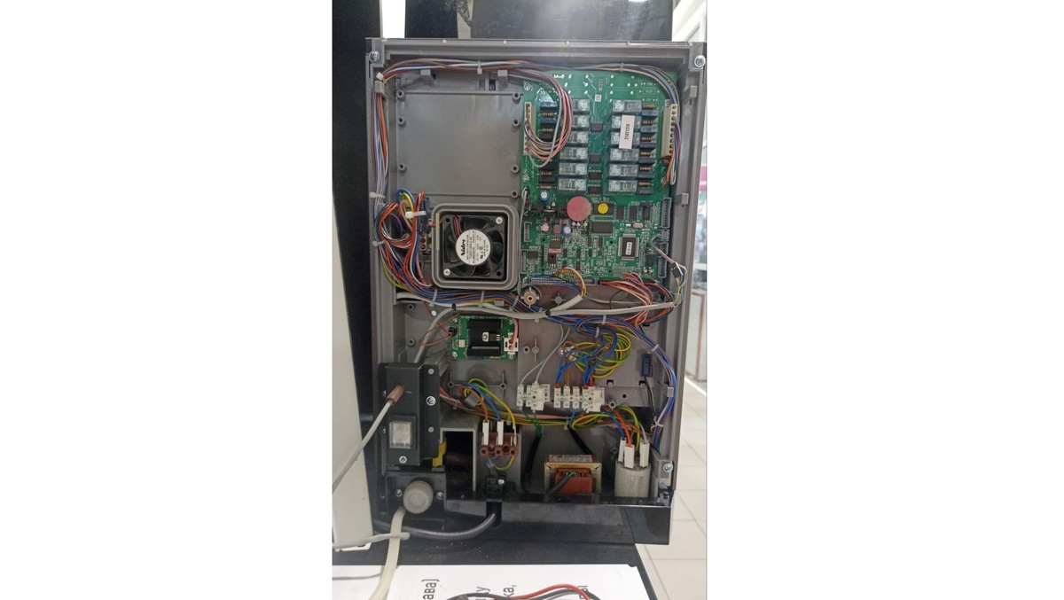 Плата кофемашины Necta, на которой сгорели предохранители в грозу