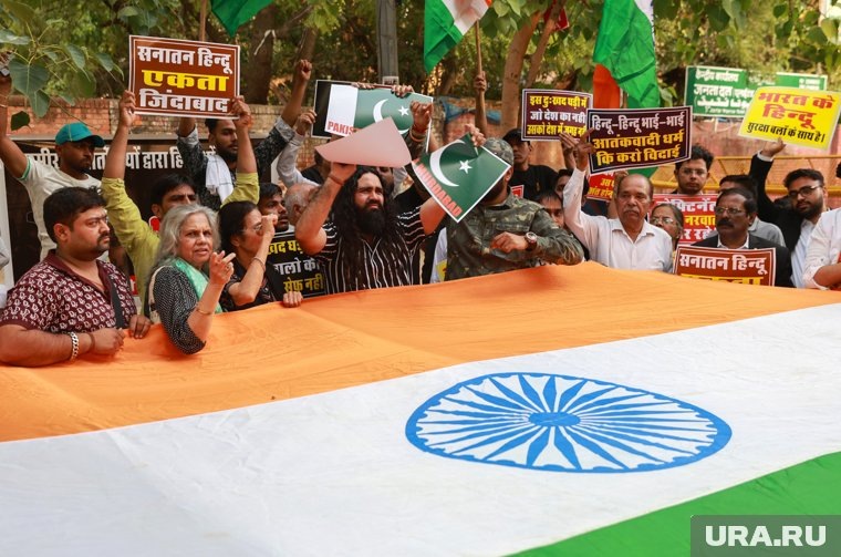 Индия и Пакистан на пороге войны после теракта в Кашмире: история конфликта между двумя странамиНОВОСТЬ ПО ТЕМЕ