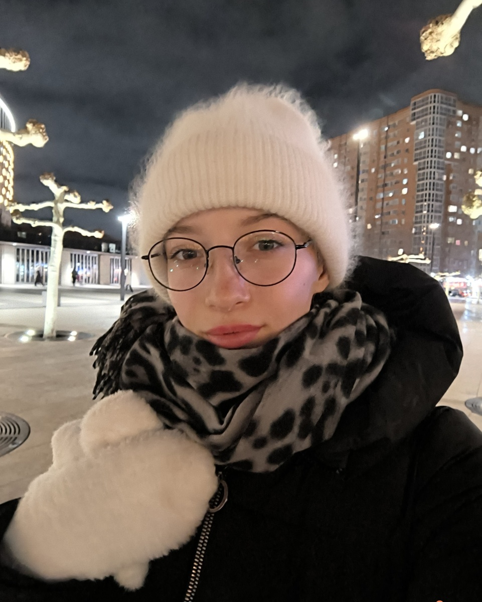 Погода с явно выраженным "-". Но холод не остановил от намеченной цели посетить парк. 