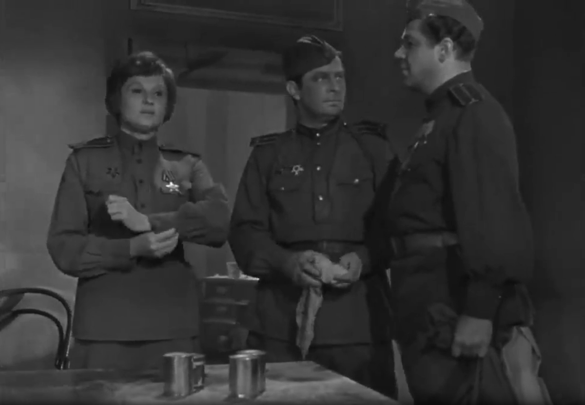 Главные герои "Жизни сначала" знали, что такое настоящая дружба и любовь. Антонину сыграла Лидия Сухаревская, Фёдора - Иван Дмитриев, Алексея - Станислав Чекан