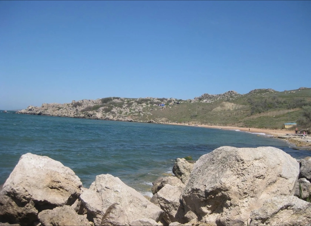 Пасха 2016 год, 1 мая. Если увеличить фото, то видно, что люди загорают.