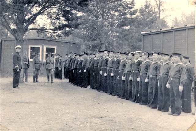 советские матросы в шведском лагере