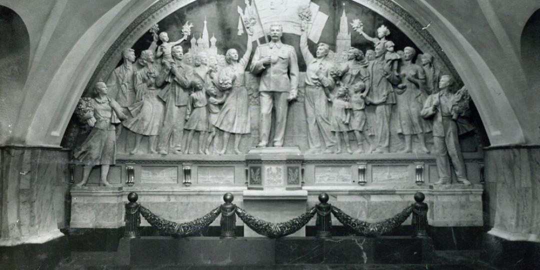 Барельеф Сталина вернется в метро: зачем Москва восстанавливает спорное прошлое