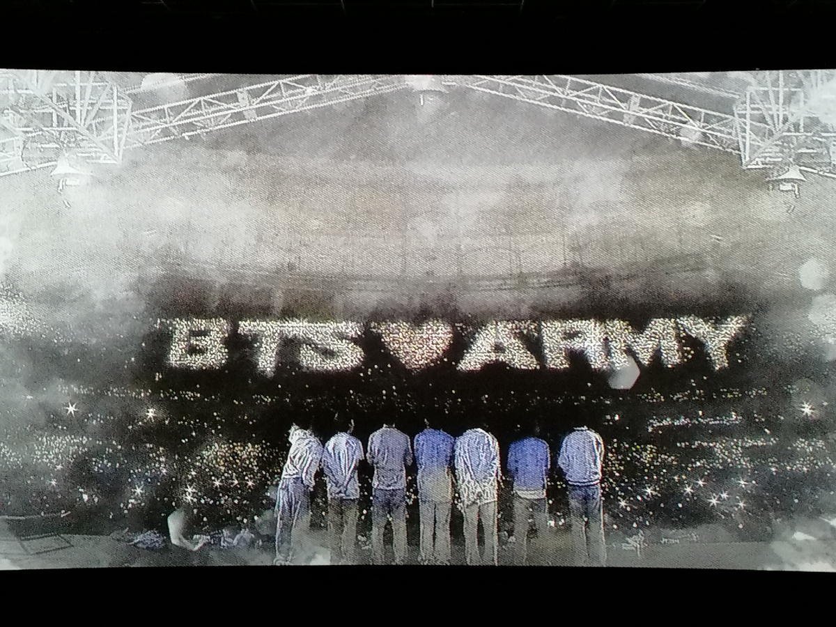 Это я ходила в кино на концерт.