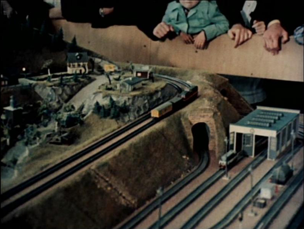 Кадр из фильма 1980 года "Не может быть".