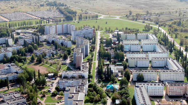 Также в 1980 году в Башкортостане был основан город Агидель. В городе зарегистрированы 14 219 человек. Основан Агидель был при строительстве новой атомной электростанции. Однако строительство электростанции не было завершено, и жители, оставшись без работы, уезжали на заработки в другие регионы. Чтобы не допустить умирания города, в окрестностях был запущен проект развития индустриального парка.Новые города России