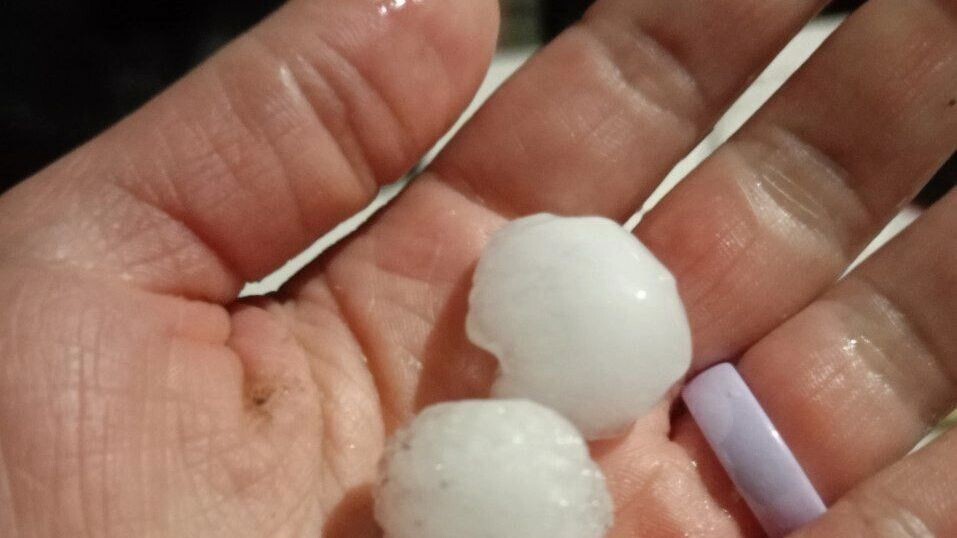    Фото: тг Ростов Главный (комментарии). Грохот стоял нереальный: мощный град Веселовские вести