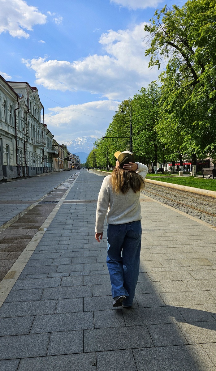 Наслаждаюсь атмосферой города. 