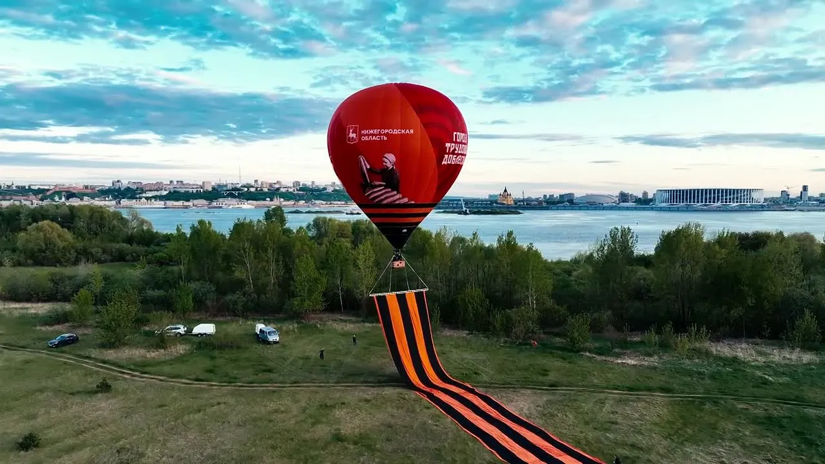 Очень красиво и в то же время трогательно, торжественно!