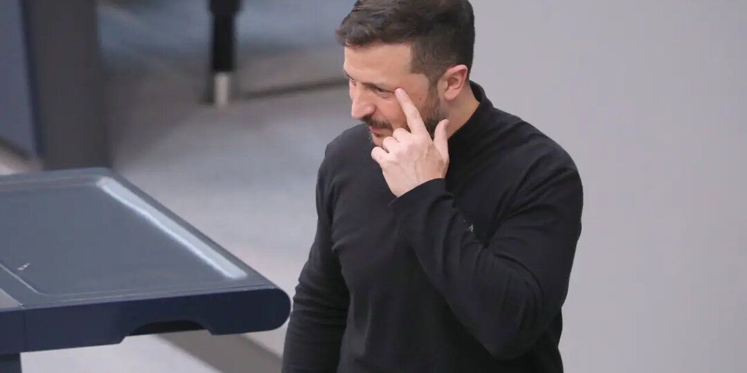 "Модные" штаны Зеленского взбудоражили Сеть: "Прикид с Парижу"