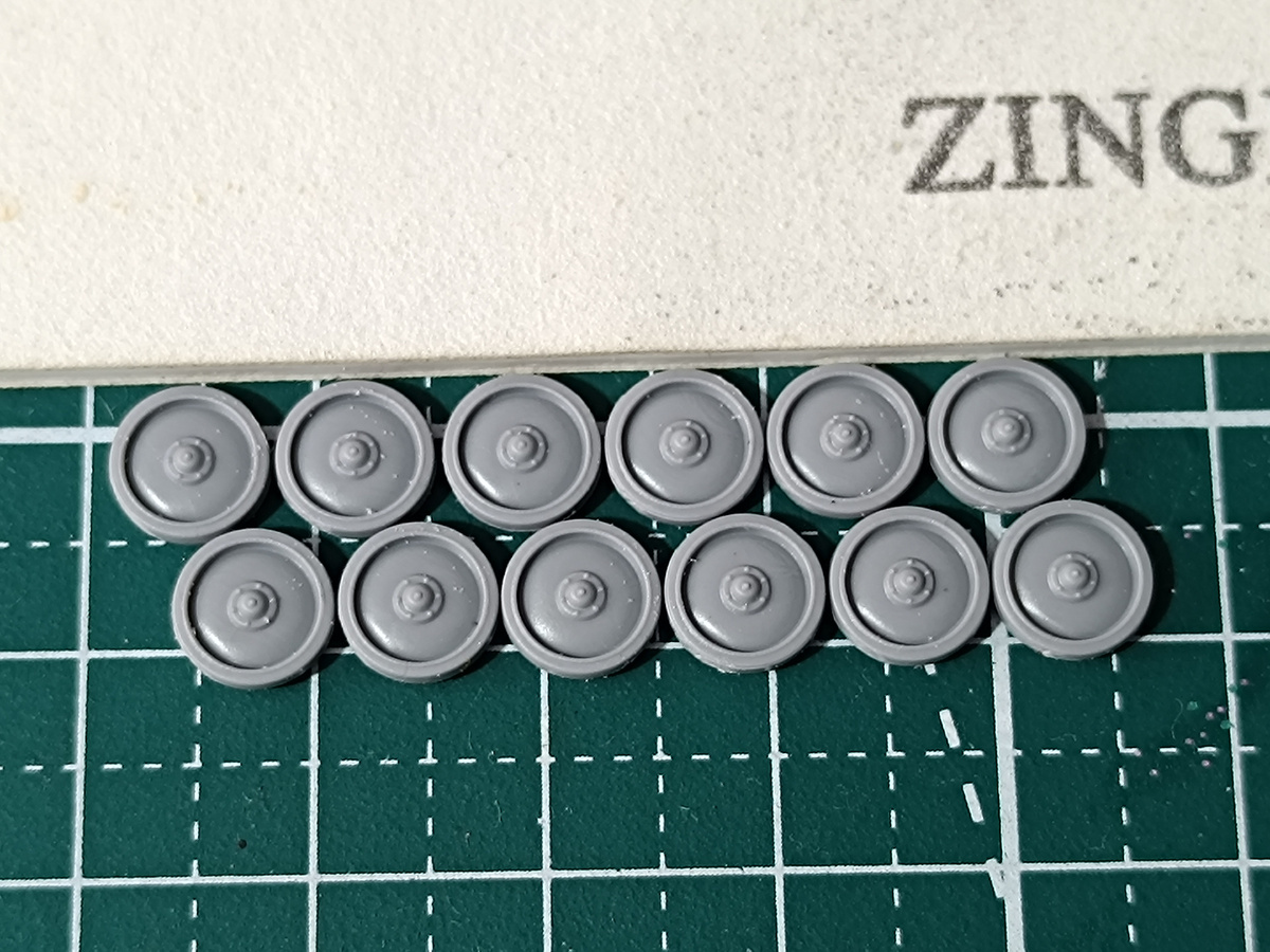 Зачищать удобнее пилкой для ногтей с разной зернистостью