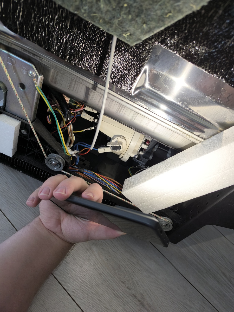 Здесь мне показывают проблему, и в целом устройство посудомойки.