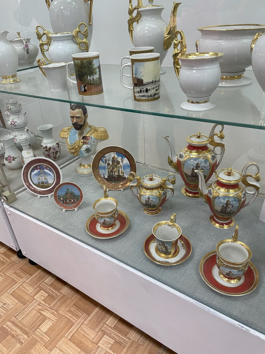 Выставка изделий из фарфора