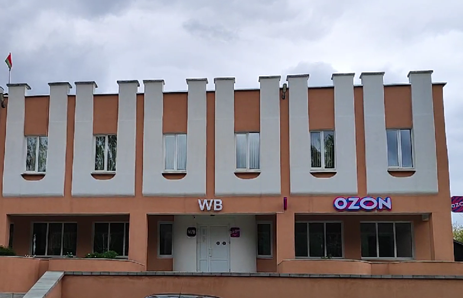 Пункт выдачи в нашей деревне разместили в доме культуры.