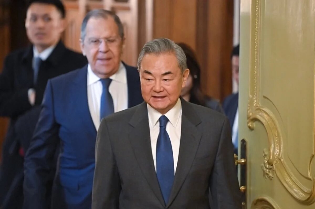    Ван И: попытки вбить клин между КНР и РФ являются лишь пустыми иллюзиями