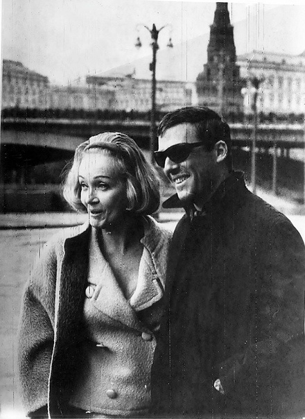 Марлен Дитрих и Берт Бакарак в Москве