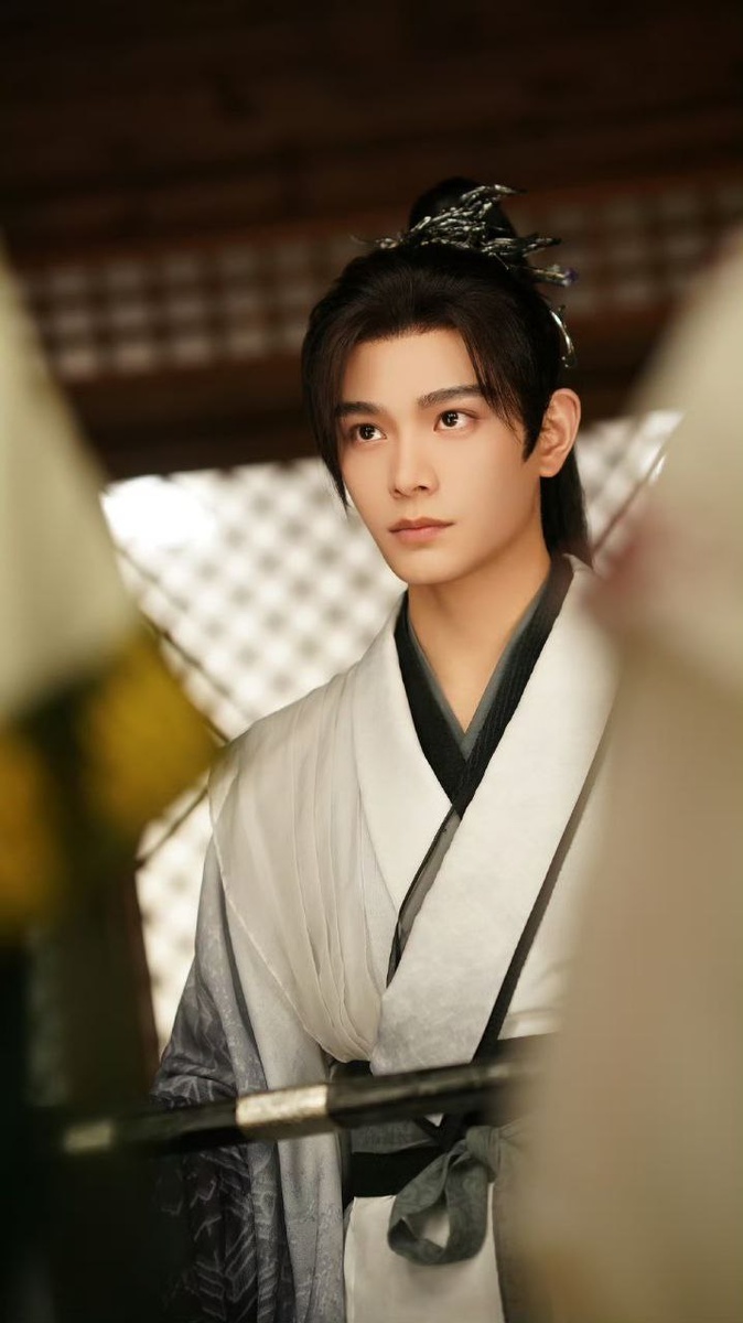 Актёр Дин Юйси. Листайте галерею...