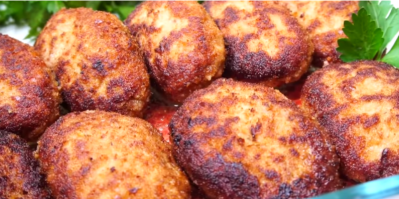 Если готовлю КОТЛЕТЫ, то только так и никак по другому... Этот рецепт уже давно прижился в нашей семье.