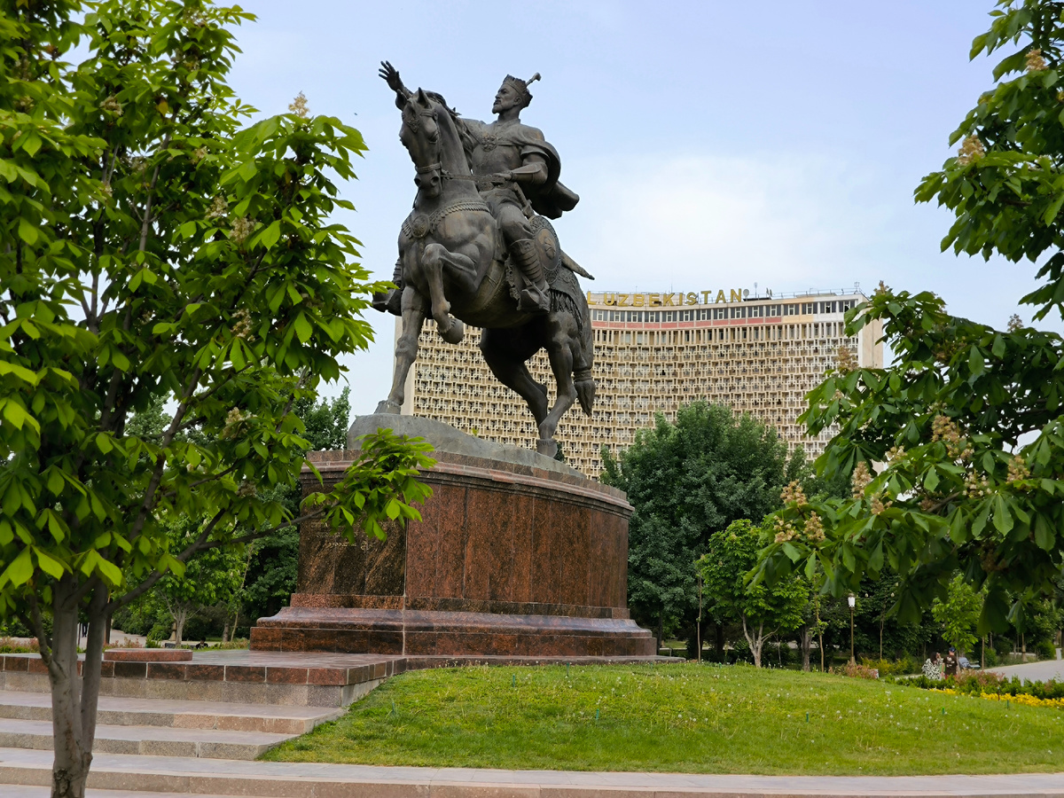 Памятник Тамерлану