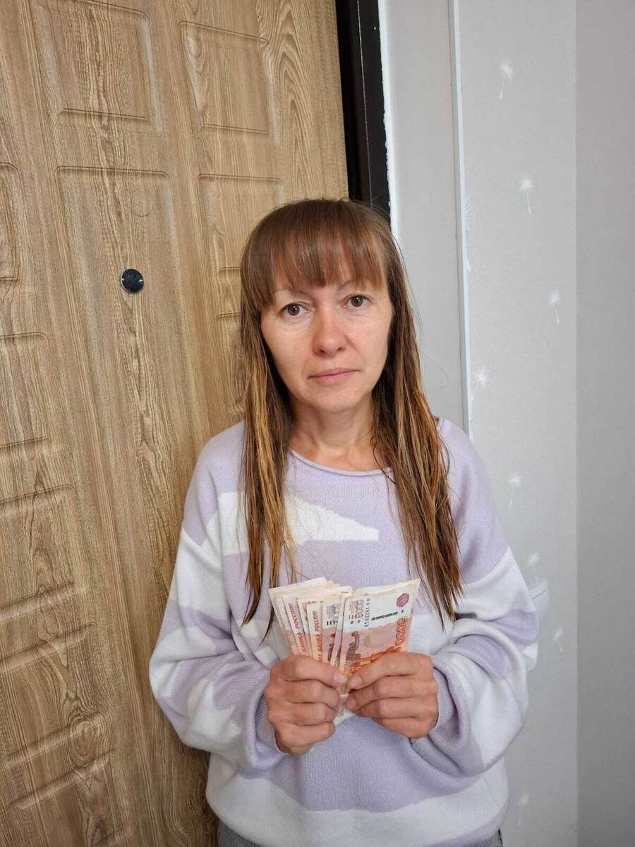На голое место прилетели двое с одним чемоданом, это Лере с бабушкой подъемные от всех нас! 