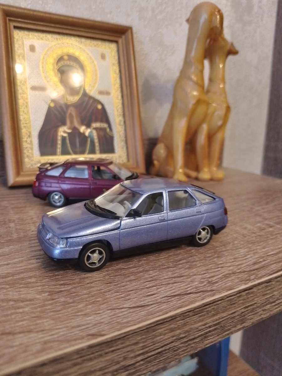 ВАЗ-2112 в достаточно редком исполнении произвотства Агат. Интересный цвет+отсутствие заднего спойлера.