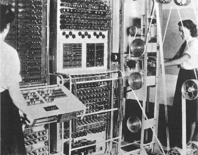 Колосс» (модель Mark 2), первый в мире электронный компьютер, созданный в 1943-44 гг. 