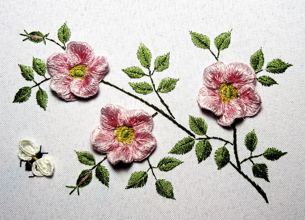 Лепестки цветов, крылья пчелки