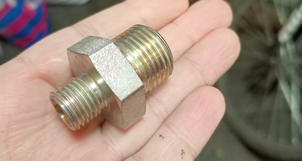 Штуцер М14х1,5  - BSP 1/2". Внешний вид. Фотография автора канала "Умный крот"