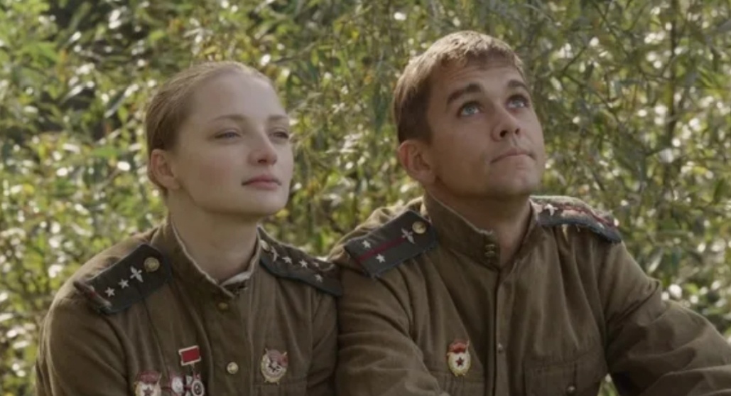 Лидия Литовченко и Борис Маслов. Перед последним вылетом. Её горящий самолёт врежется в землю, а он после этого направит свой самолёт на дорогу с немецкими танками. 