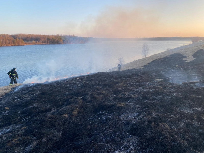    Выгорел бывший аэродром в Кемском районе КарелииГКУ РК "ОПС по Кемскому району"