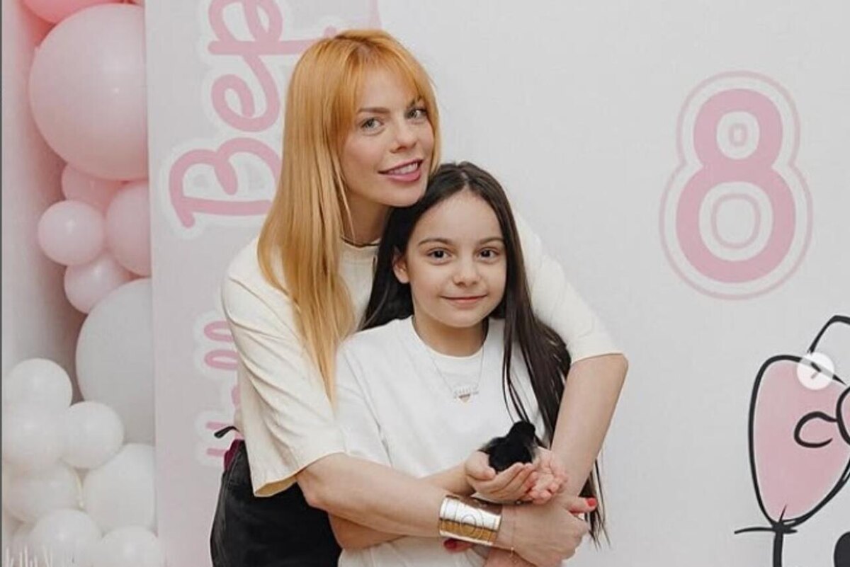    Анастасия Стоцкая с дочерью Социальные сети