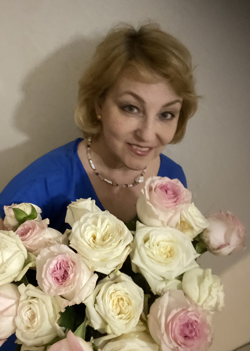 Я немного не такая, просто здесь удачно получилась🤫Фото не удачные тоже иногда выкладываю🤪