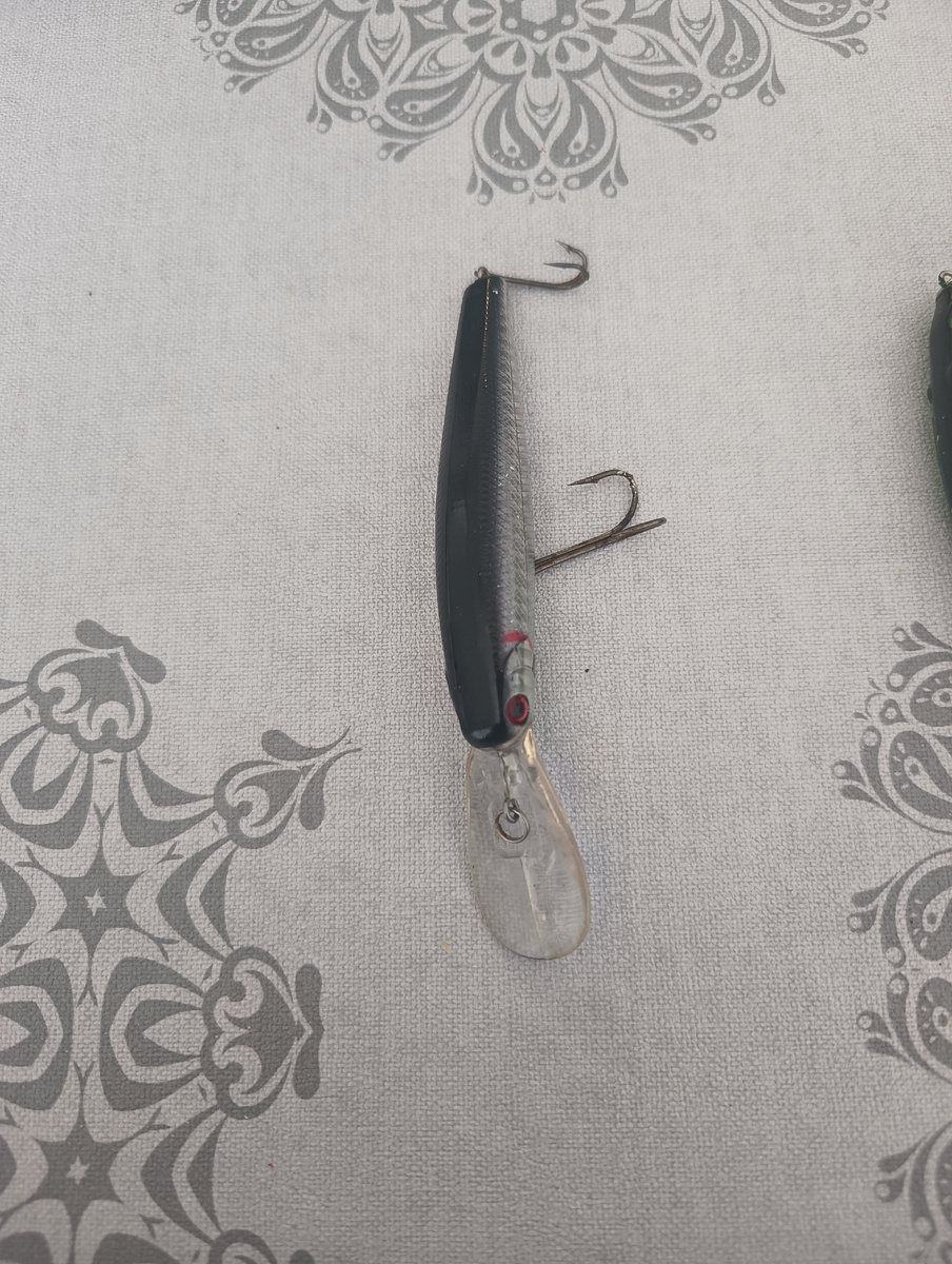 Тройники убрал сразу!!!Простое, по виду  "полено" ,без всяких  намёков на изысканность форм))