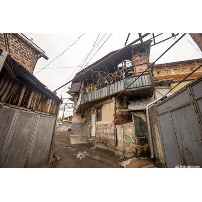 "КОМИТЕТОМ ПО ГРАДОСТРОИТЕЛЬСТВУ БЫЛ ОРГАНИЗОВАН И ПРОВЕДЕН МЕЖДУНАРОДНЫЙ открытый двухэтапный конкурс по концепции реконструкции района Конд, однако, по его результатам не был объявлен участник, занявший первое место, то есть, не была зафиксирована концепция, полностью удовлетворяющая требованиям", - отметила Теванян на рабочем совещании в мэрии, добавив, что в настоящий момент Комитет по градостроительству совместно с мэрией Еревана, сопоставляя имеющиеся концепции и другие архитектурные решения, работает над созданием единой концепции.