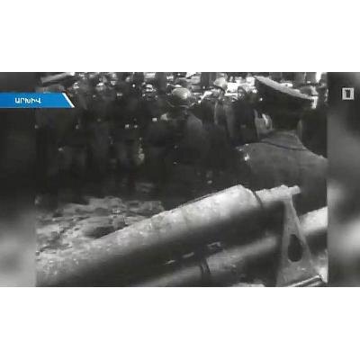 ИХ БЫЛО НЕМНОГО, ВСЛЕДСТВИЕ ЧЕГО ОНИ БЫЛИ НЕ ТОЛЬКО ХОРОШО ЗНАКОМЫ, но, главное, и любимы, а потому и не приедались. И то, и другое подтверждалось простым, но безотказным способом: их хотелось петь за столом. Мало того, что хотелось – их от души распевали в застолье, а уж почему так получалось, думаю, зависело не только от поэтов и композиторов, а еще и времени, которое объединяло - военного, послевоенного. С другой стороны, и то, и другое, пришлось и на долю пережившего карабахские войны поколения. А застольные песни где??