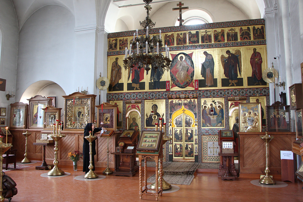 Внутри Собора Казанской Божией Матери. Из: https://novayzhizn.tverreg.ru/ upload/resize_cache/iblock/b3d/gjgmobedsflu5mhk99uj0g3uhkf45s4i/1000_800_1/монастырь. В Тверской области проходят мероприятия в честь 150-летия со дня основания Казанского Вышневолоцкого монастыря/Новая жизнь