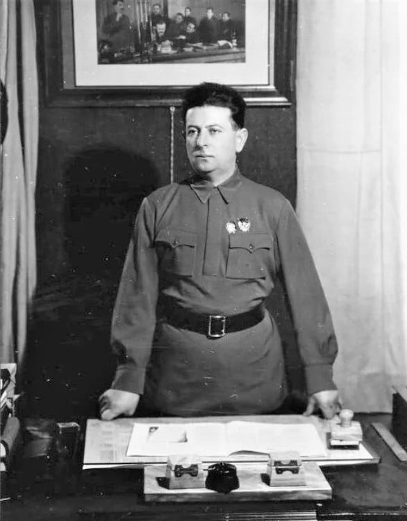 Мехлис – преданный сотрудник Сталина