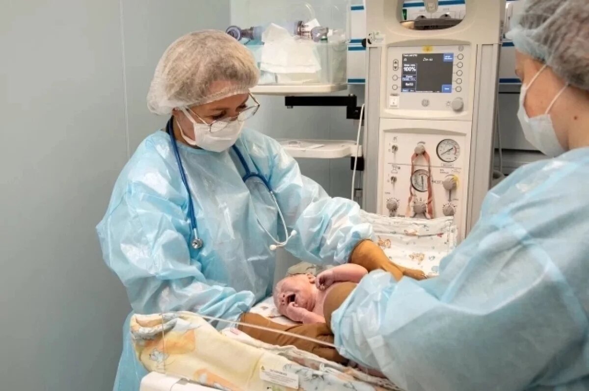    22 апреля медики помогли появиться на свет настоящему богатырю весом 5370 гр.