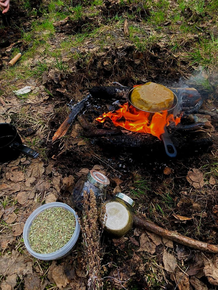 процесс плавления воска.