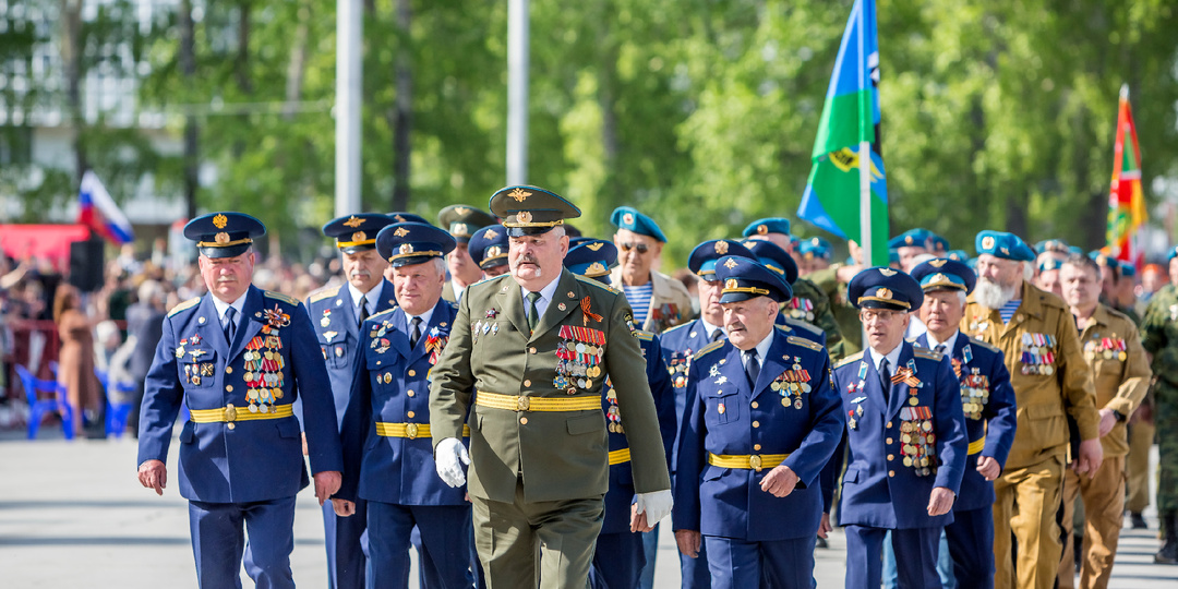 Бердск. 9 мая 2025. Город отмечает День Победы. Площадь М.Горького