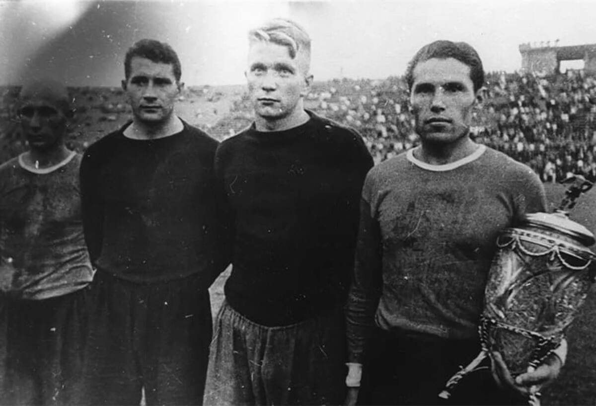    Футболисты "Зенита" с Кубком СССР