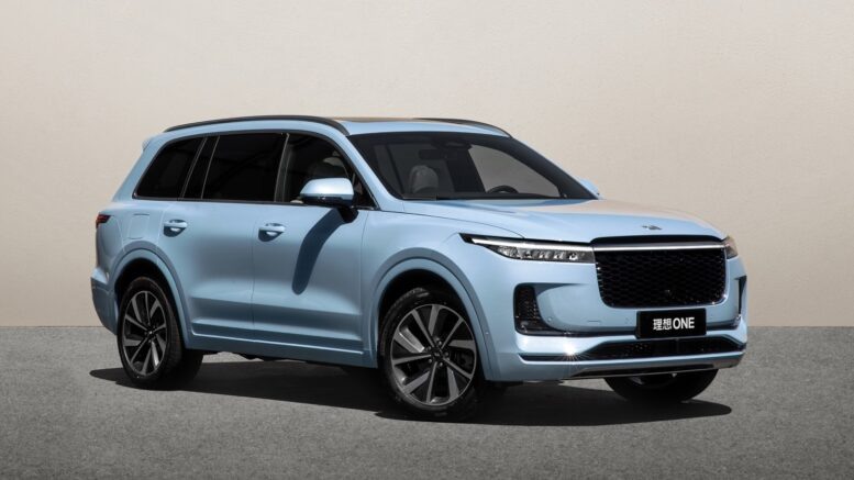 На фото: кроссовер Li One