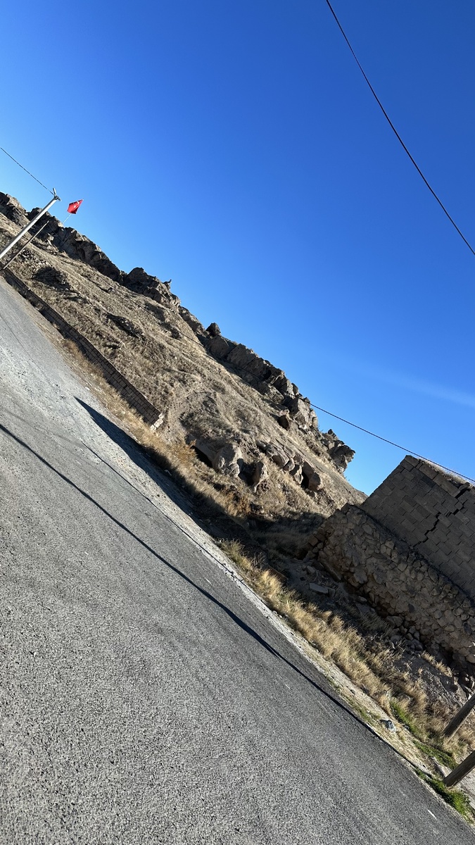 Руины над древним городом