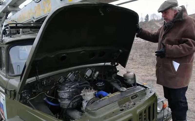    Под капотом ЗИЛ-131 – мощный, но и очень прожорливый двигатель.