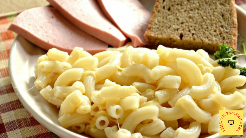 Углеводы — вкусные, но коварные: после них может резко захотеться сладкого.