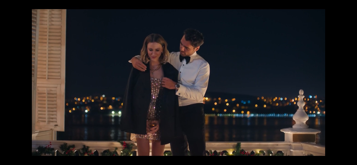 Стоп кадр из сериала «Спасибо, следующий»